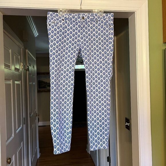 NEW Women's Vineyard Vines Blue White Medallion Print Skinny Crop Jeans Size 10 - Picture 1 of 3